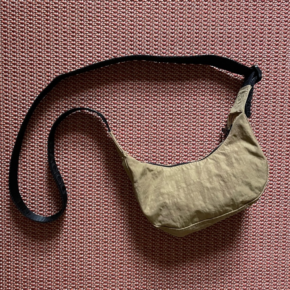 BAGGU Mini Crescent Bag NWOT Khaki